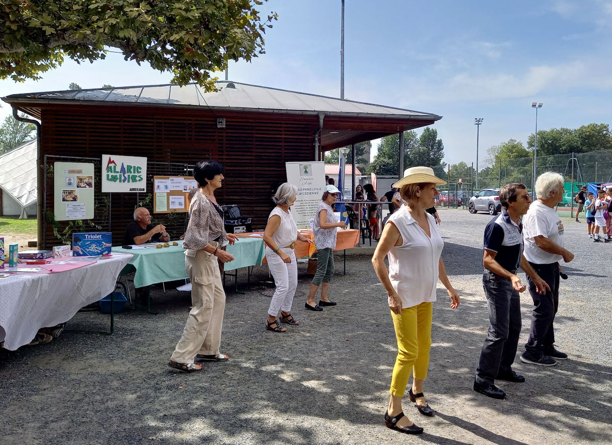 Forum des associations : démonstration de danse en ligne